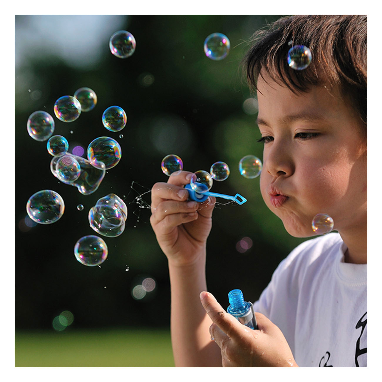 Onkel Bubble – Fange und stapele magische Seifenblasen
