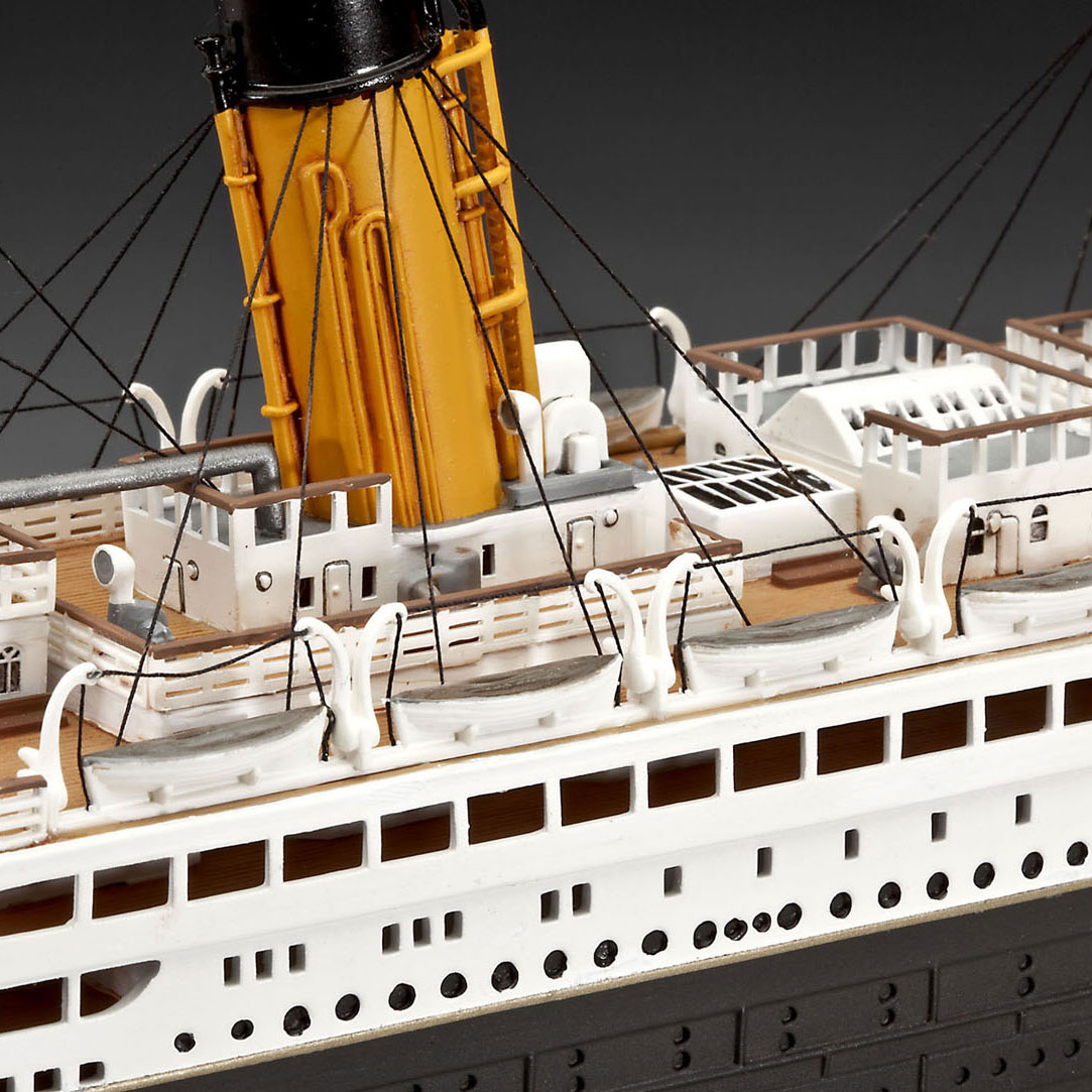 Revell Geschenkset 100 Jahre Titanic
