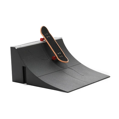 Skateboard à doigts avec rampe