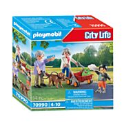 Playmobil City Life Großeltern mit Enkeln - 70990