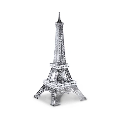 Tour Eiffel en terre métallique