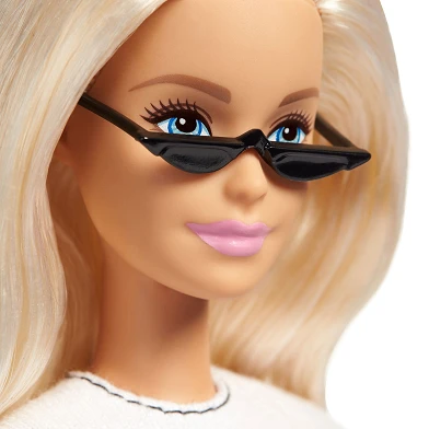Barbie Fashionistas Pop - Strong Girls Make Waves T-shirt