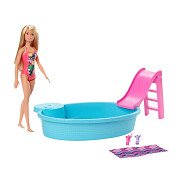 Barbie -Puppe mit Schwimmbad