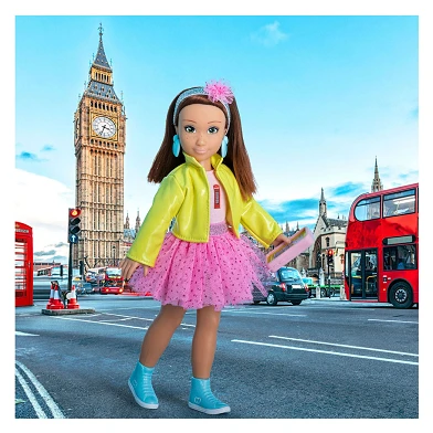 Corolle Girls – Fashion Doll Zoe London Fashion Week Set