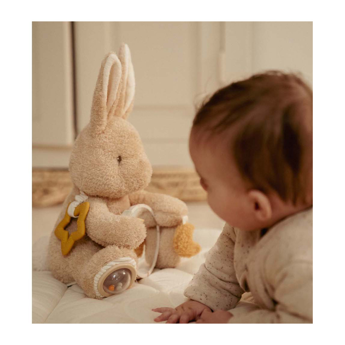 Peluche d'activités Little Dutch - Bébé lapin