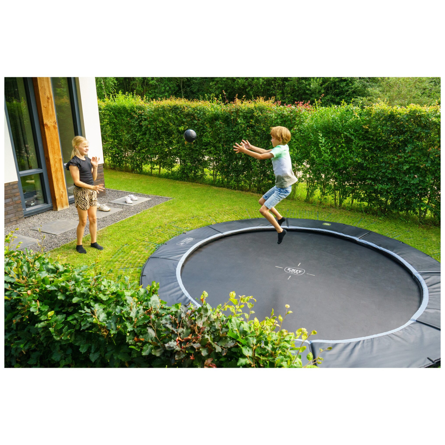 EXIT Dynamic groundlevel trampoline �366cm met Freezone vei