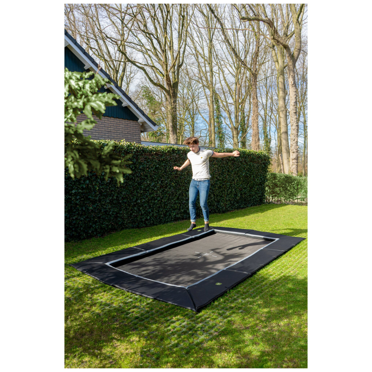 EXIT Dynamic groundlevel trampoline 275x458cm met Freezone v