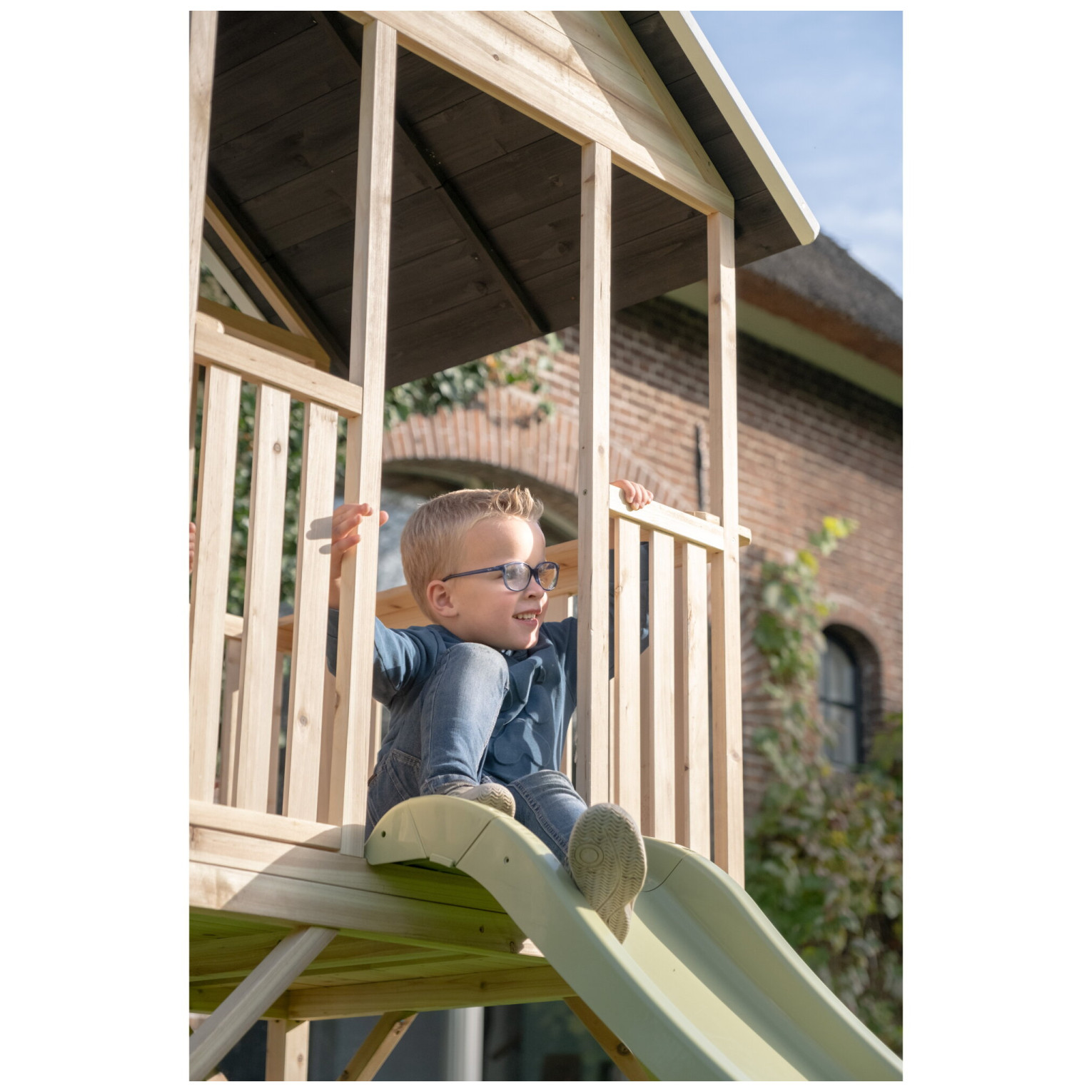 EXIT Panorama 300 houten speelhuis met glijbaan