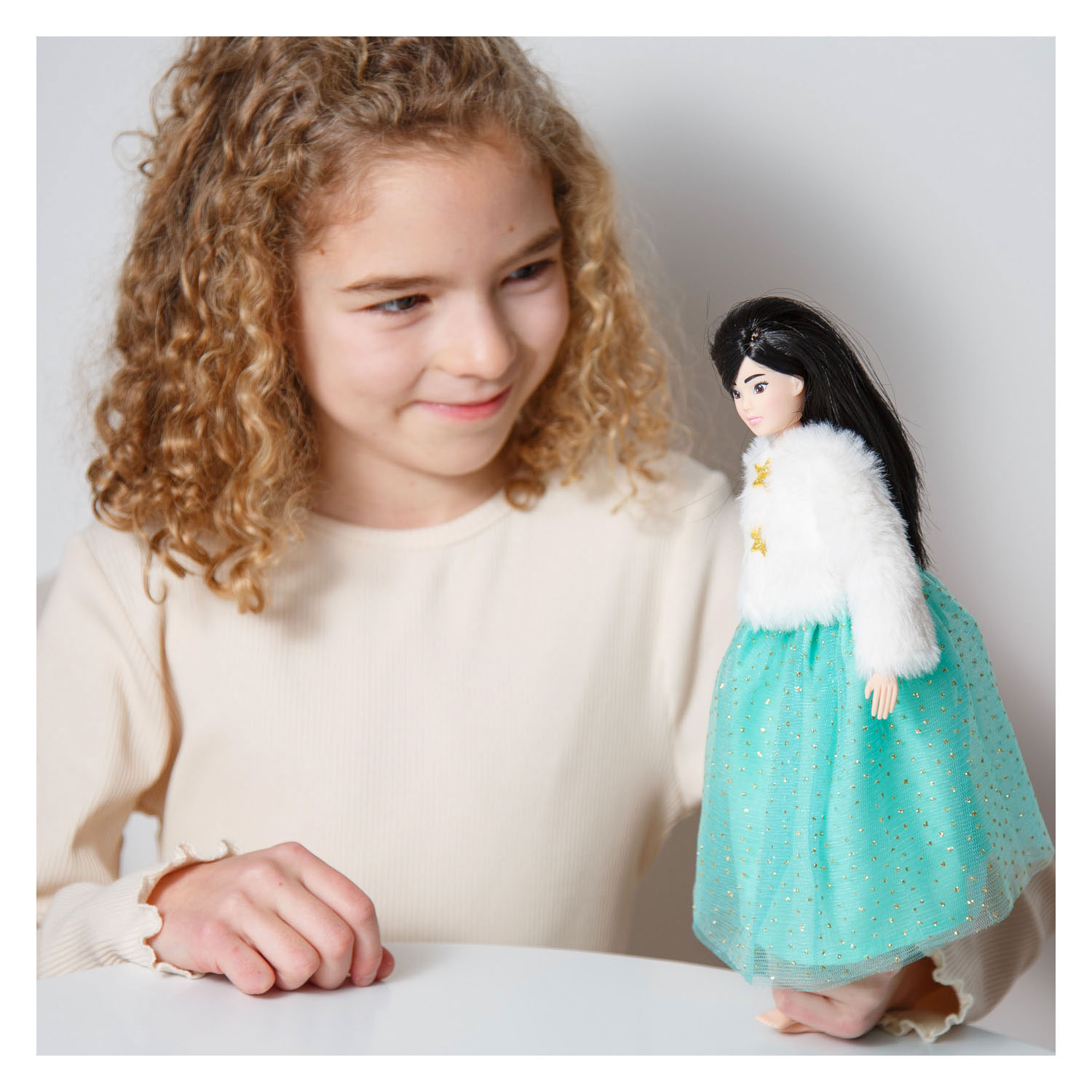Pluche Jasje Yuki met Tule Rok voor Modepoppen - 29cm