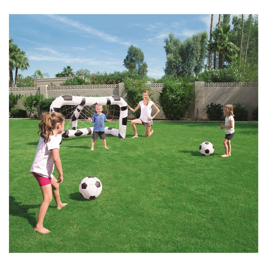 But de football gonflable avec 2 ballons Bestway Playcenter