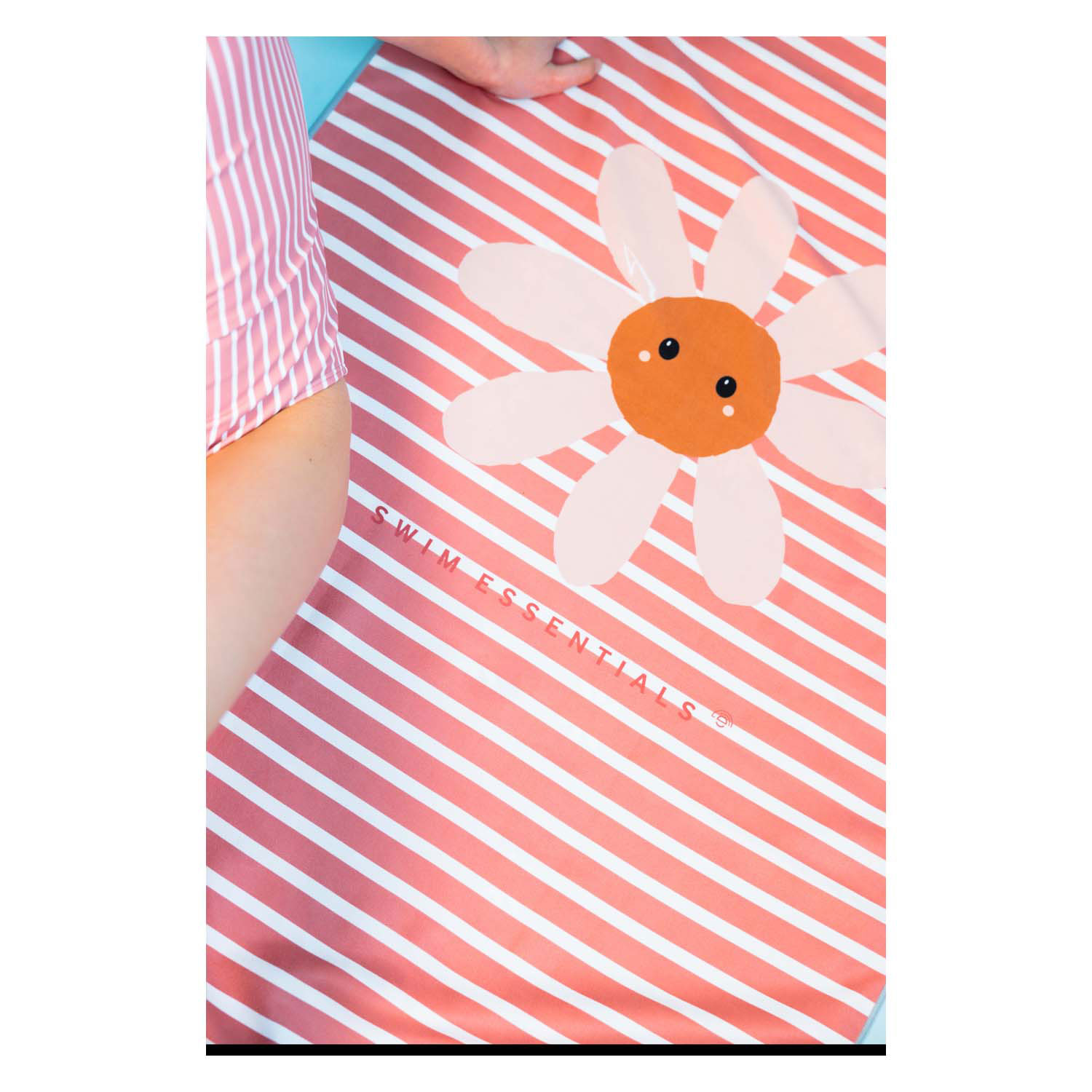Swim Essentials - Daisy Flowers Strandlaken, 135x65cm