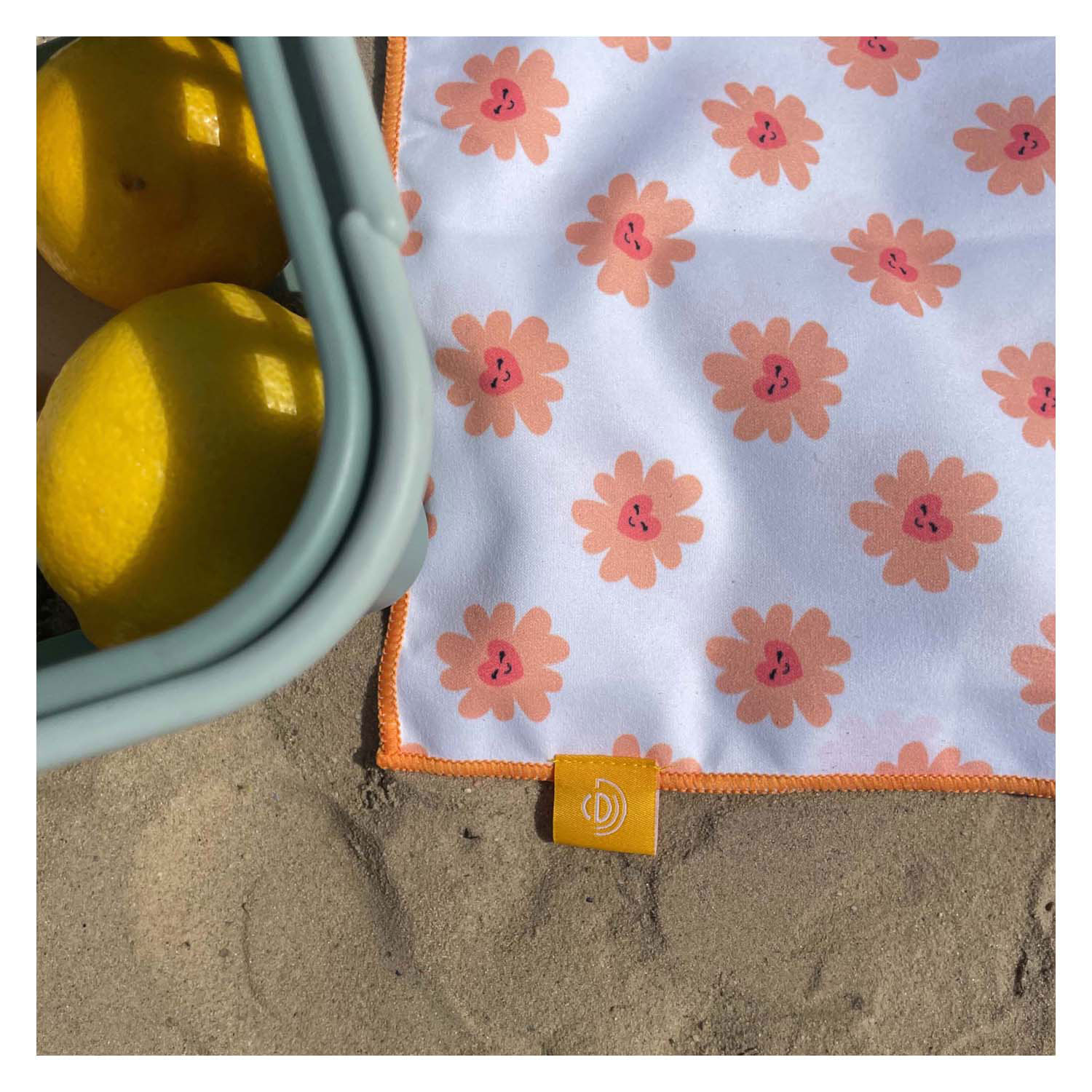 Swim Essentials - Floral Love Strandtuch, 135x65cm