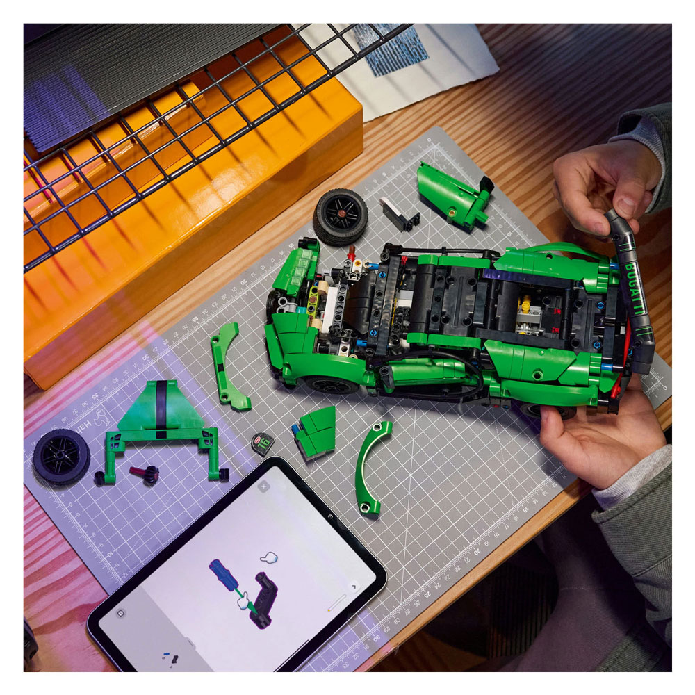 LEGO Technic 42241 Groene Bugatti Chiron Pur Sport Hypercar 42241