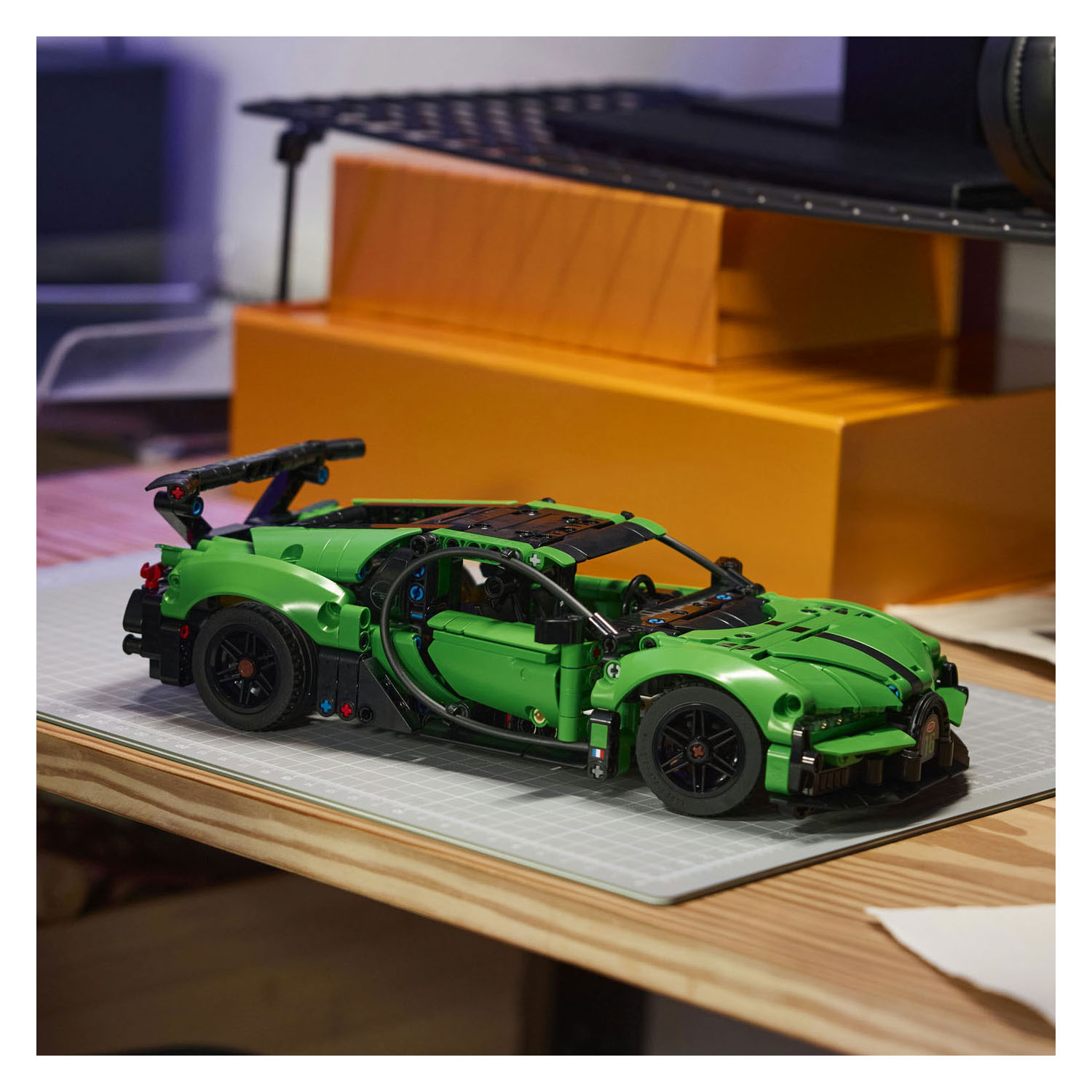 LEGO Technic 42241 Groene Bugatti Chiron Pur Sport Hypercar 42241