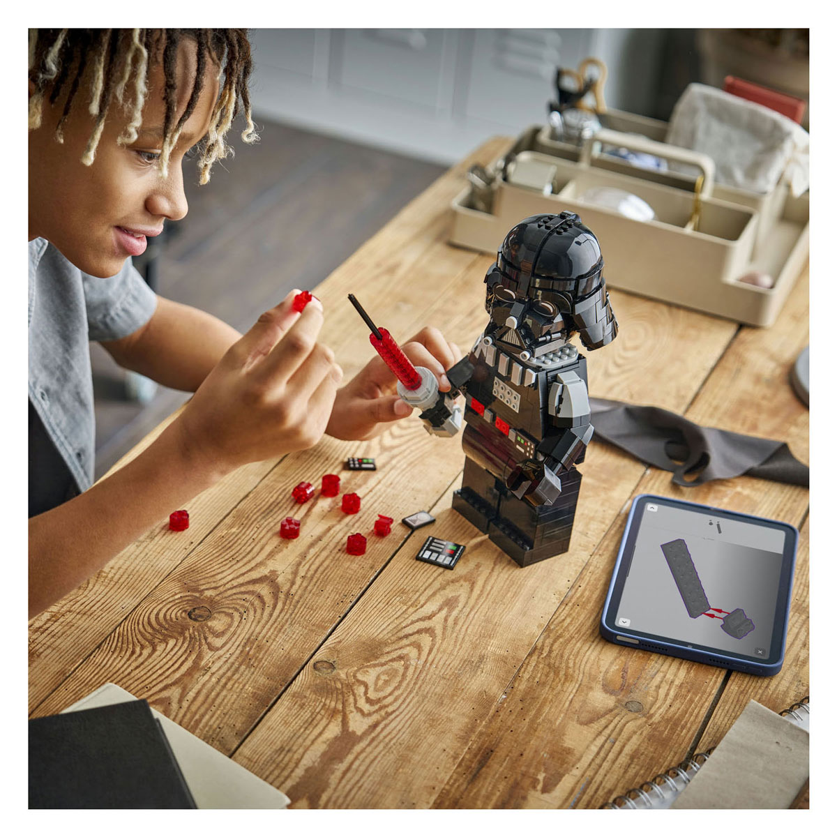 Figurine LEGO Star Wars 75461 Grand modèle de Dark Vador
