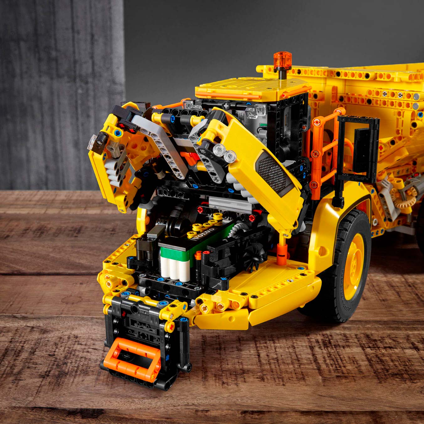 LEGO Technic 42114 Volvo 6x6 Truck met Kieptrailer
