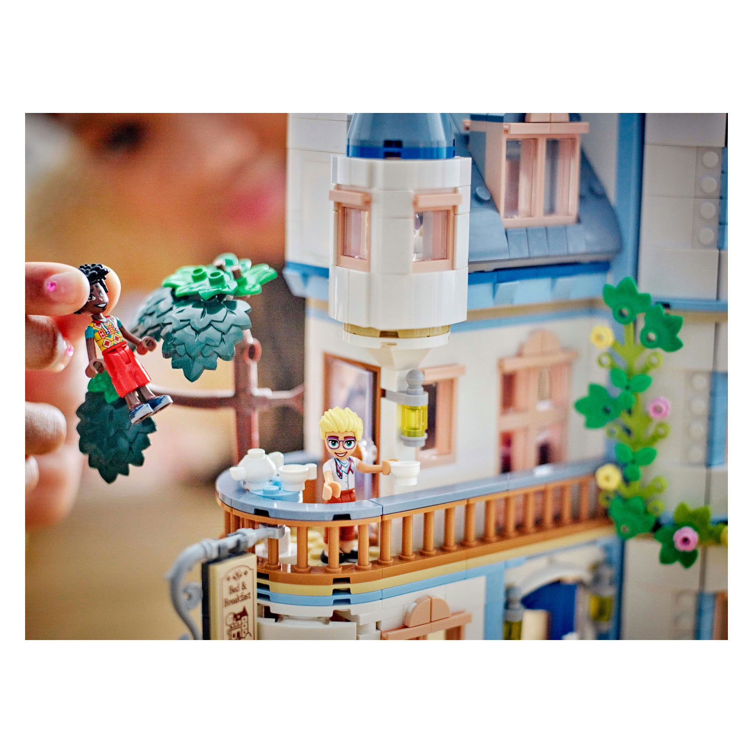 LEGO Friends 42638 Bed and Breakfast dans le château