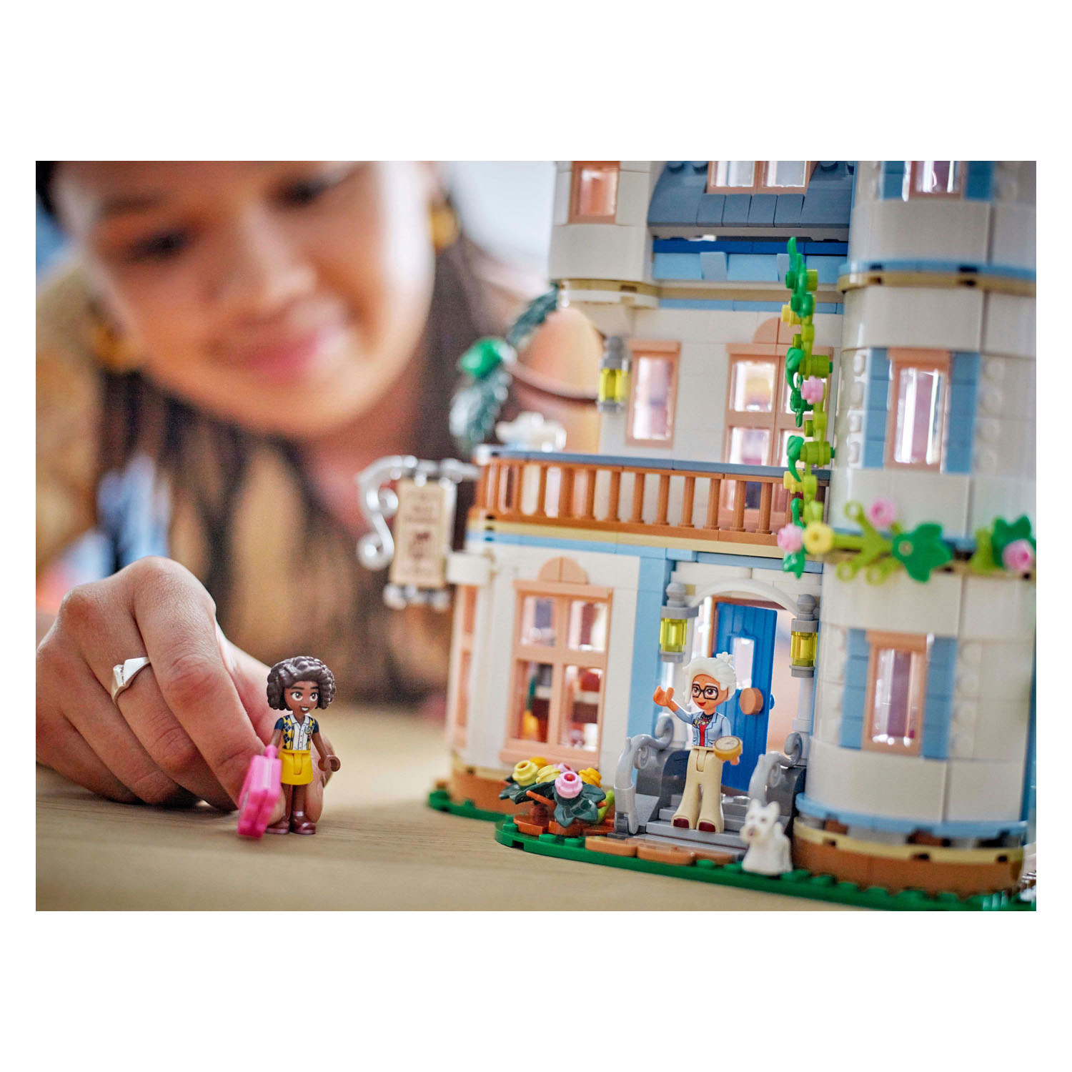 LEGO Friends 42638 Bed and Breakfast dans le château