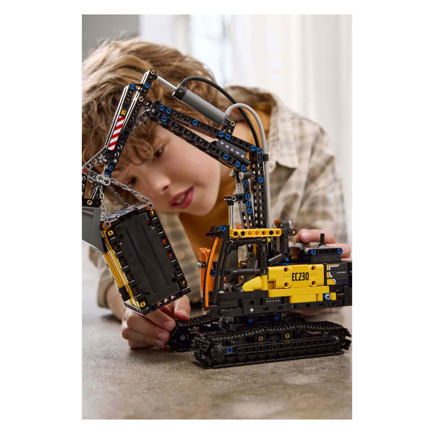 LEGO Technic 42175 Volvo Fmx Truck & Ec230 Elektrobagger