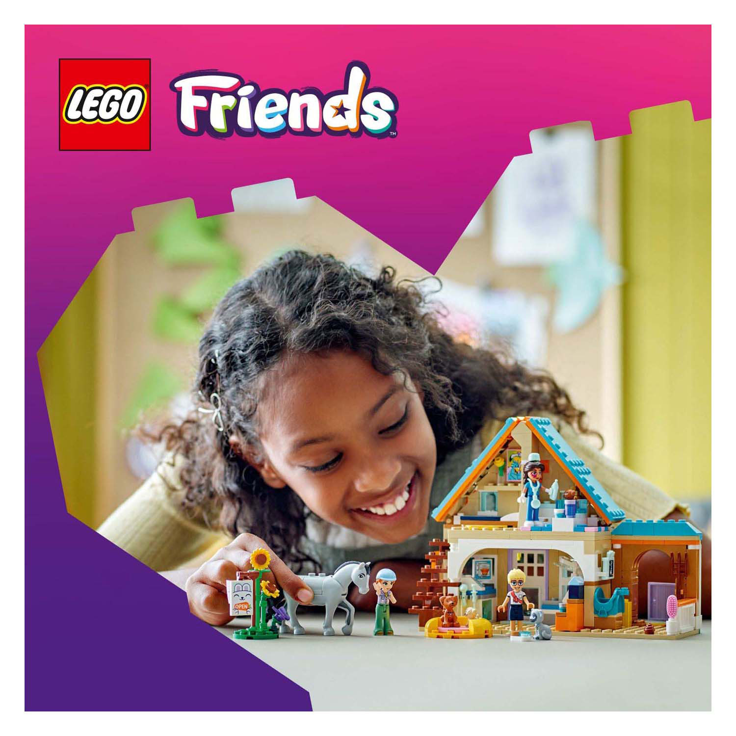 LEGO Friends 42651 Dierenkliniek voor Paarden en Huisdieren