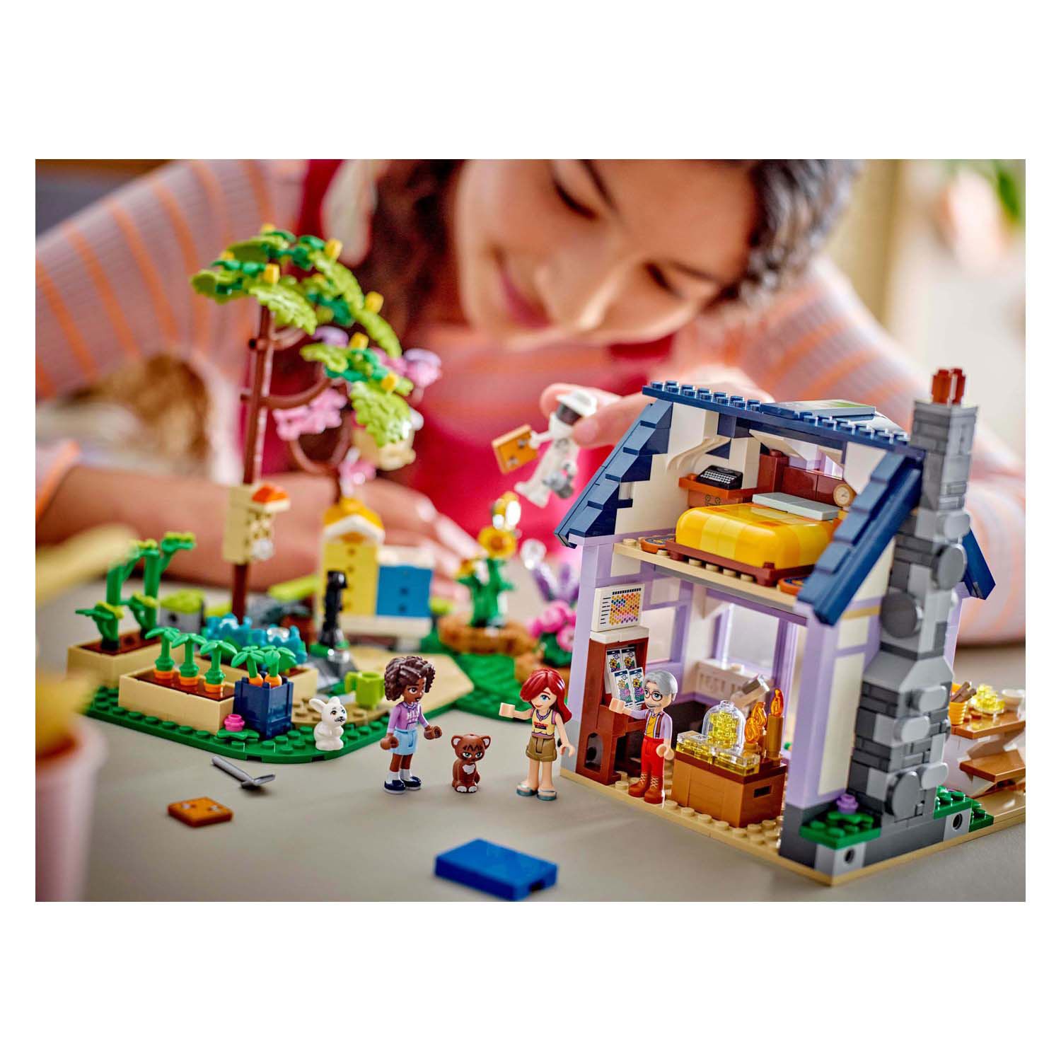 LEGO Friends 42669 Imkershuis En Bloementuin