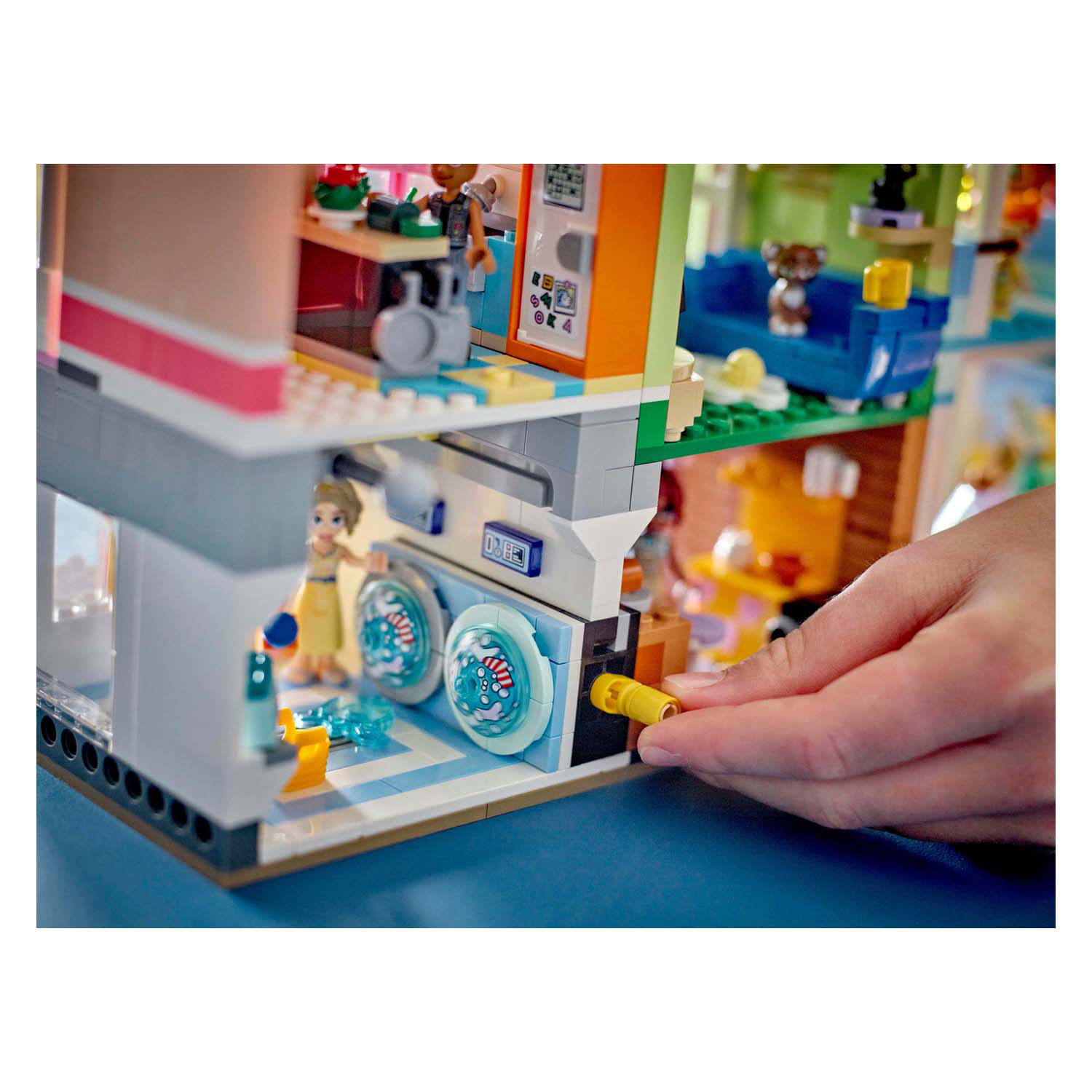 LEGO Friends 42670 Appartements et boutiques de Heartlake City