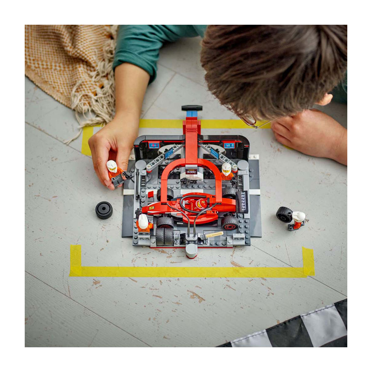 LEGO City 60443 F1 Pitstop en Pitcrew Met Ferrari Auto