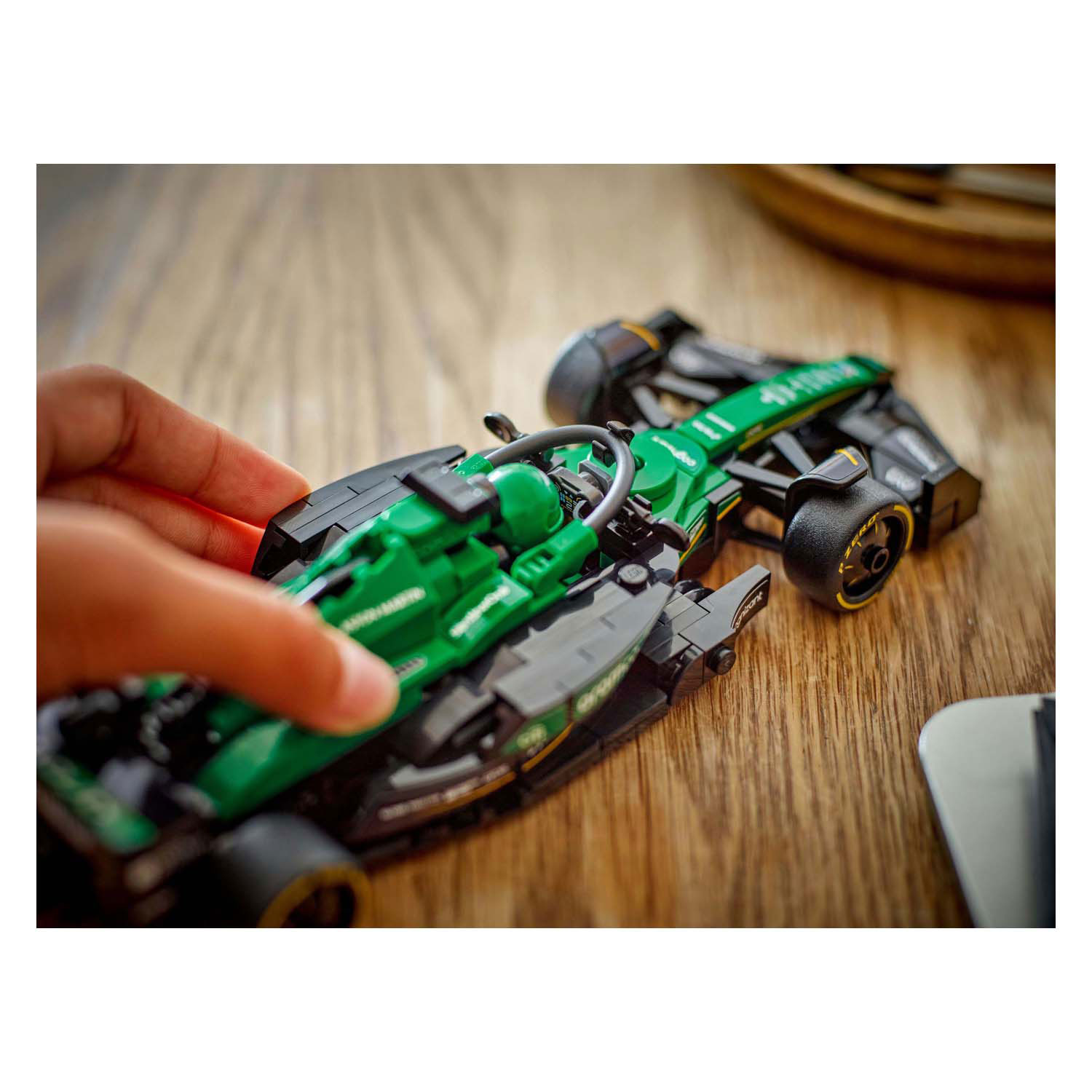 LEGO Speed ​​Champions 77245 Aston Martin Aramco F1 AMR24 Rennwagen