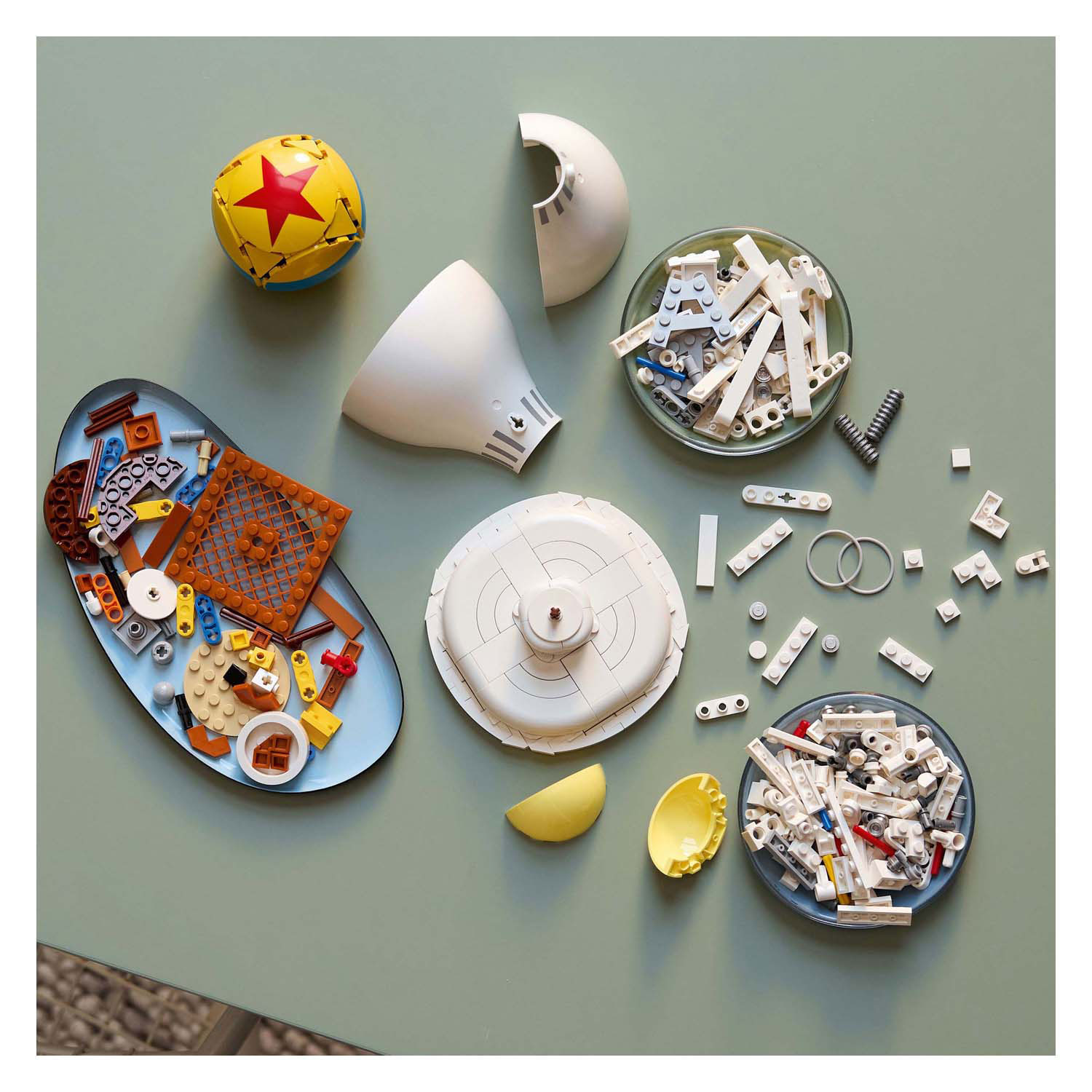 LEGO Ideas 21357 Disney Pixar Luxo Jr.