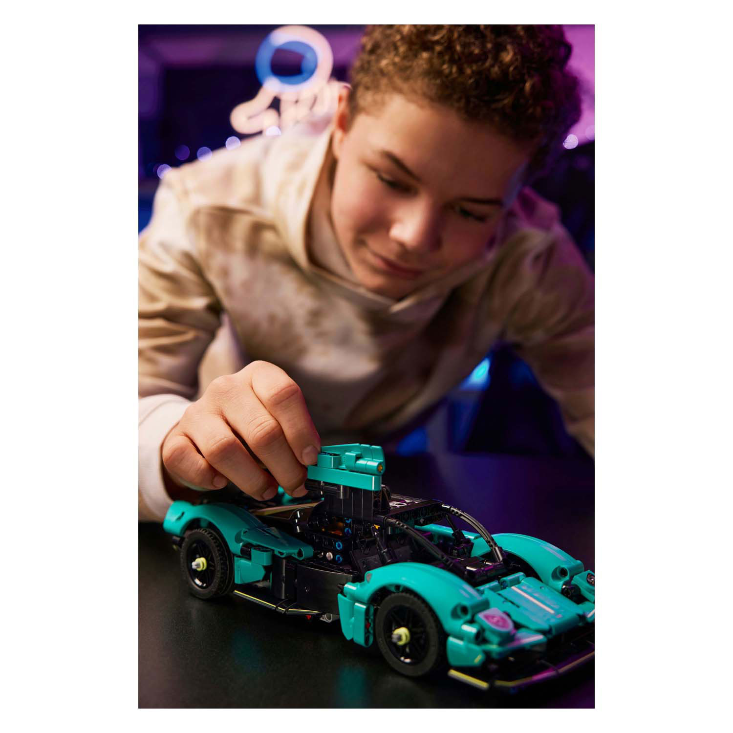 LEGO Technic 42208 Aston Martin Valkyrie