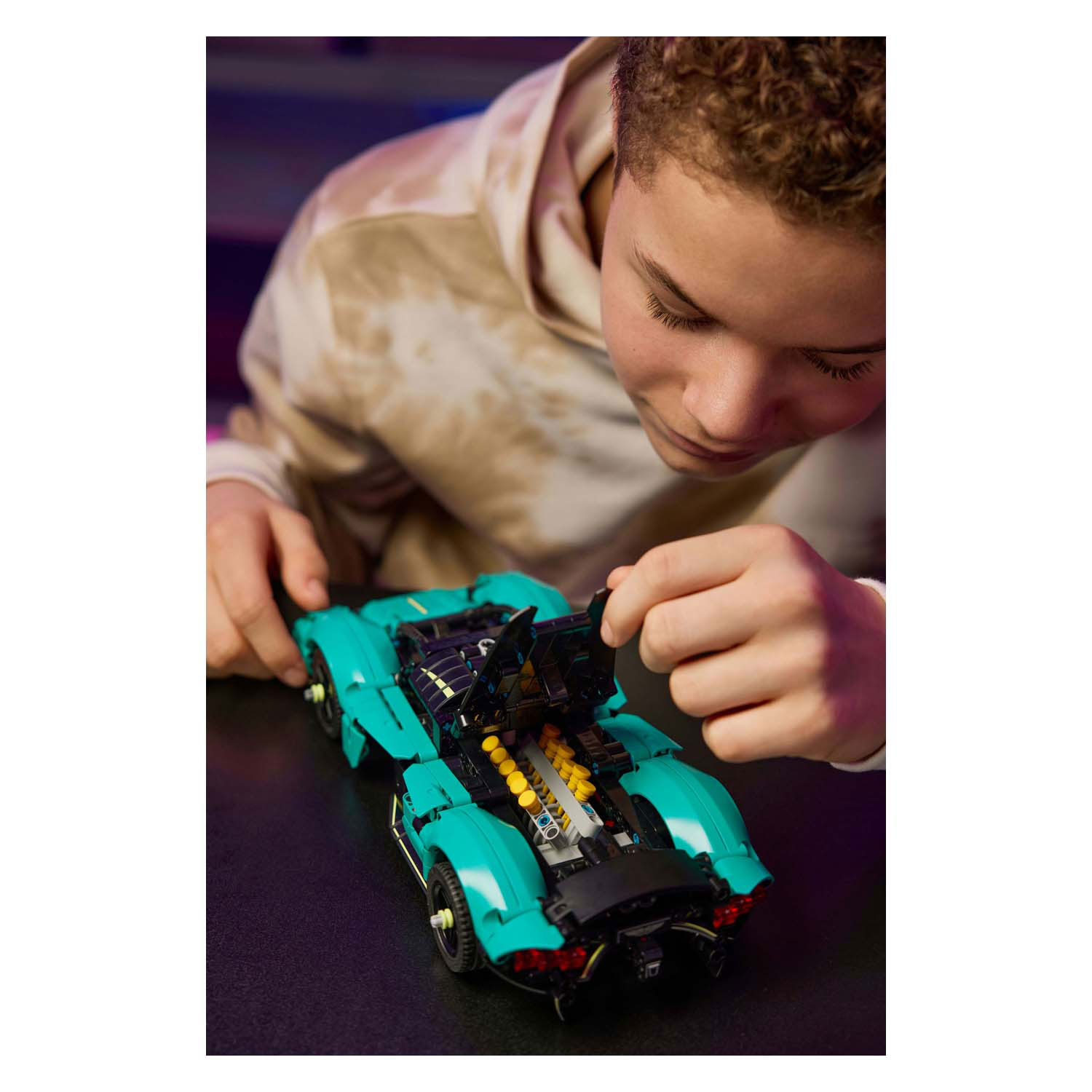 LEGO Technic 42208 Aston Martin Valkyrie