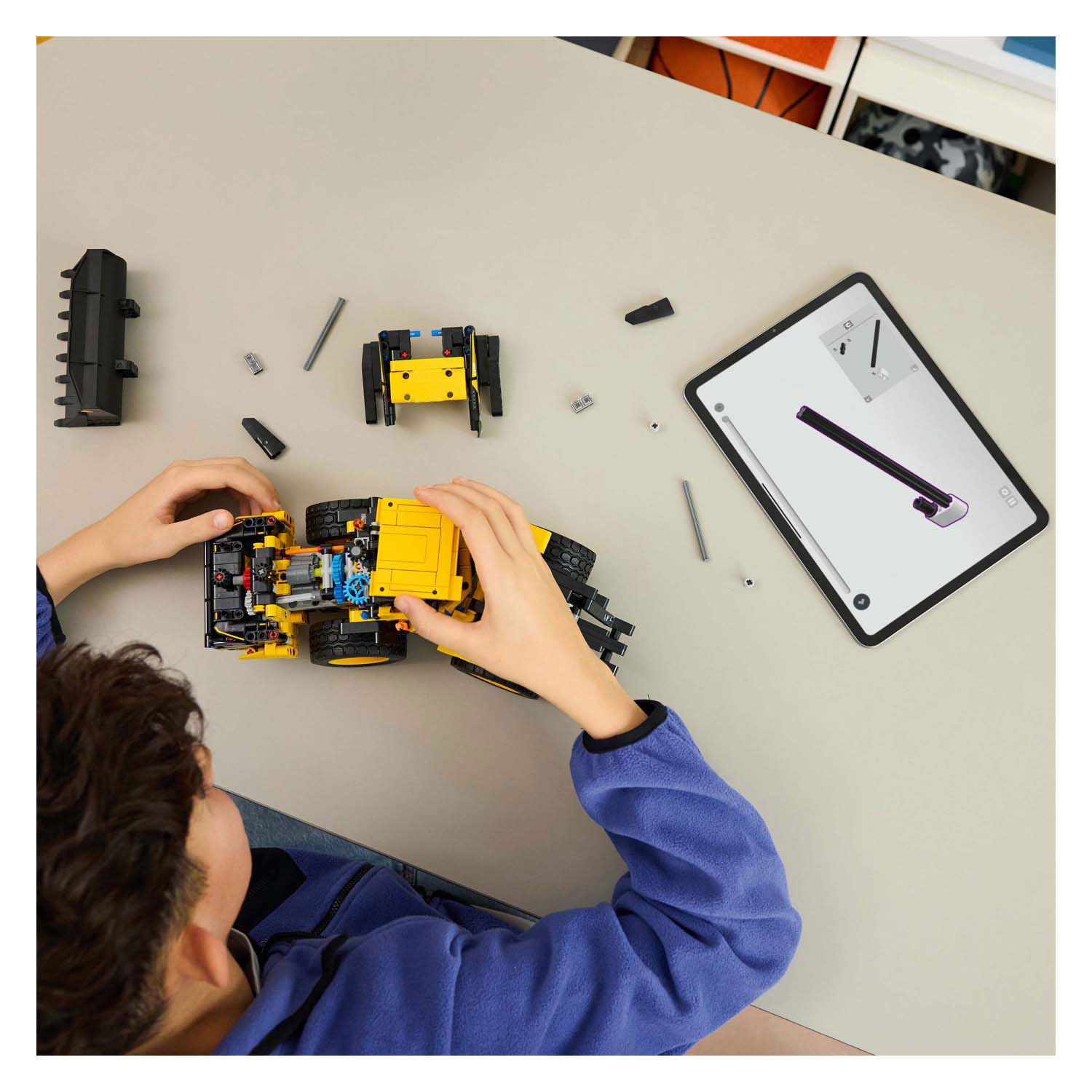 LEGO Technic 42209 Volvo L120 Electric Wiellader