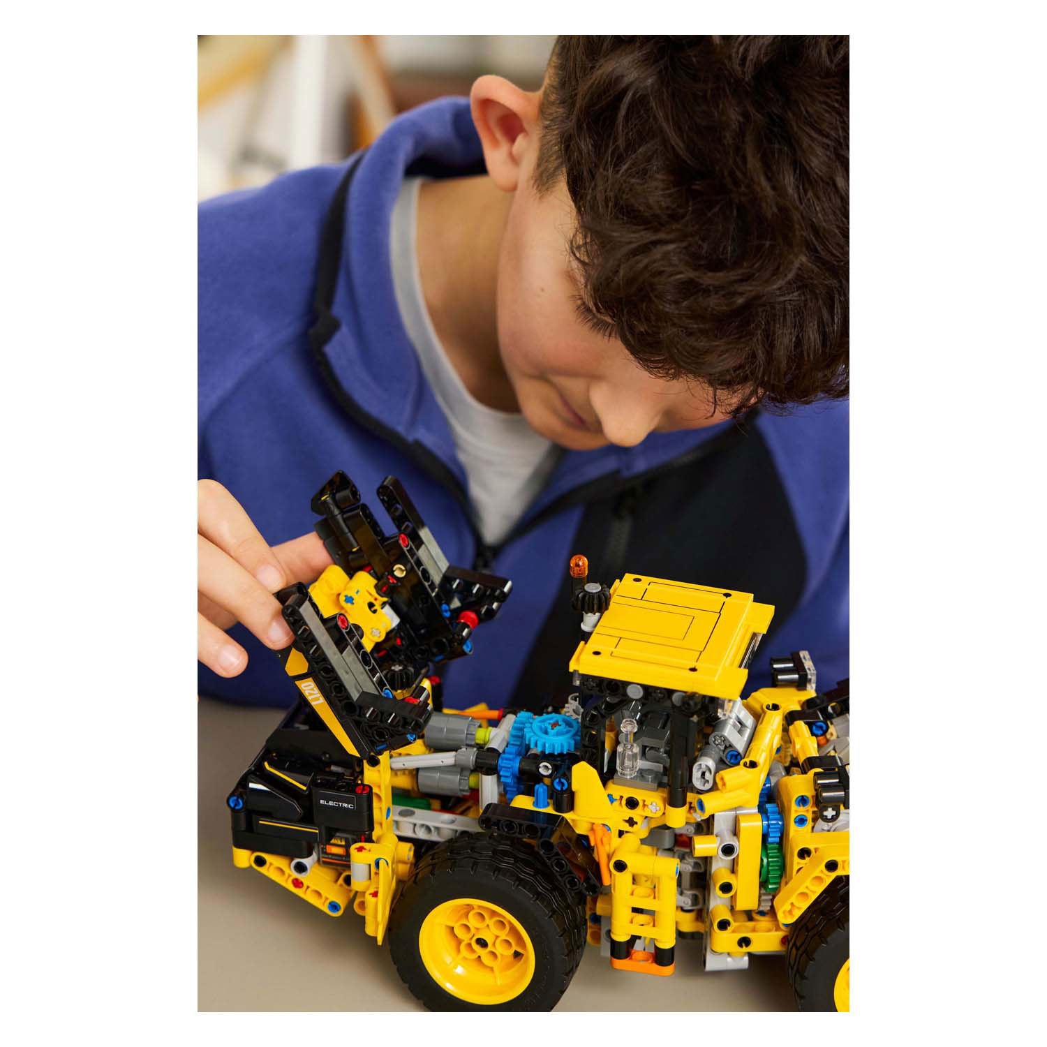 LEGO Technic 42209 Volvo L120 Electric Wiellader