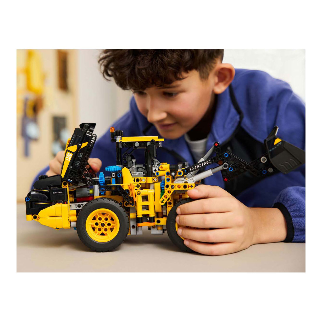 LEGO Technic 42209 Volvo L120 Electric Wiellader