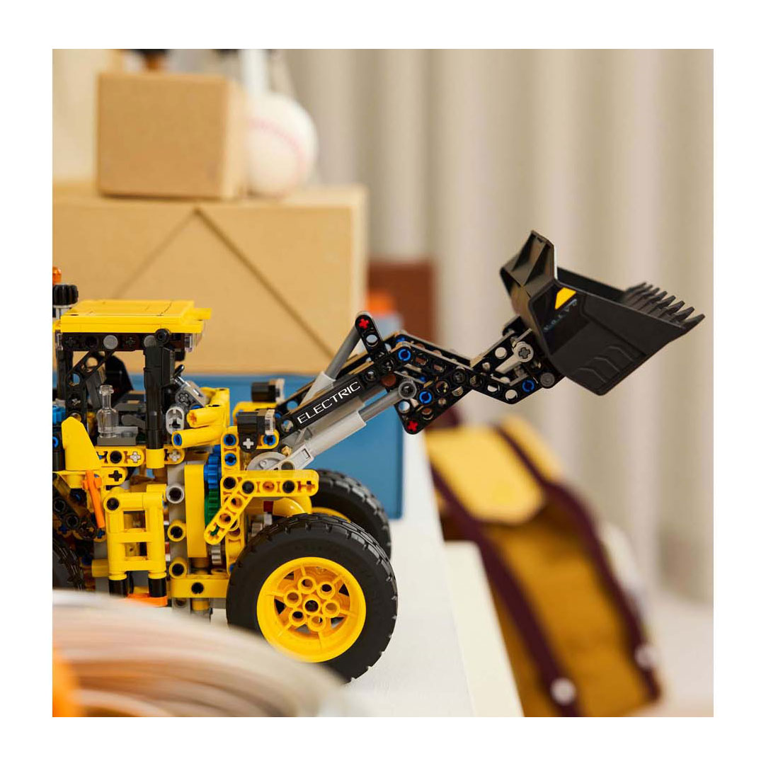 LEGO Technic 42209 Volvo L120 Electric Wiellader