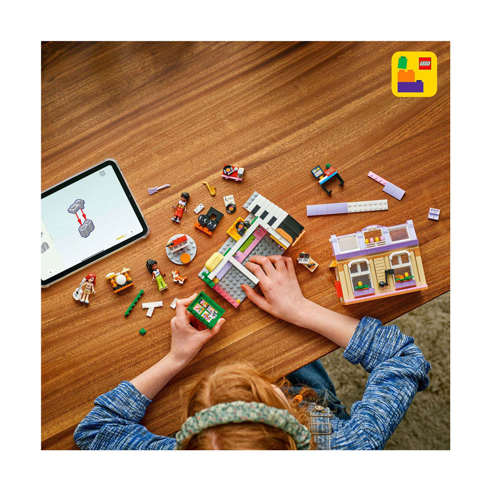 LEGO Friends 42653 Muziekwinkel en Appartement