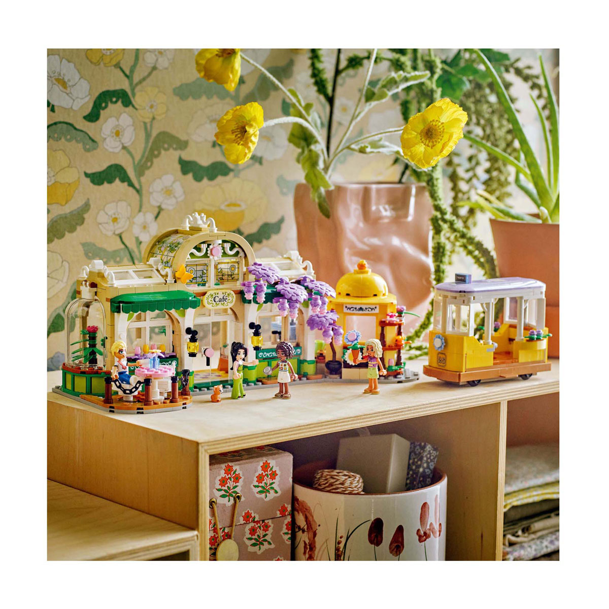 LEGO Friends 42671 Plantencafé en Bloemenwinkel