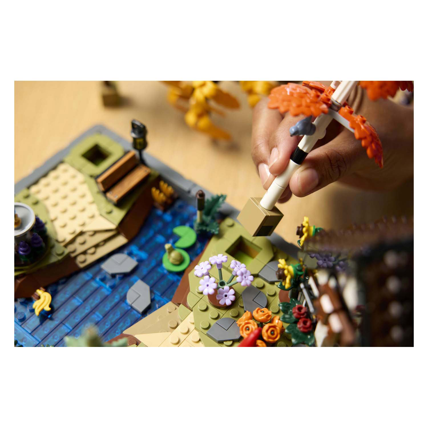 LEGO ICONS 11372 Herfsttuin met cottage