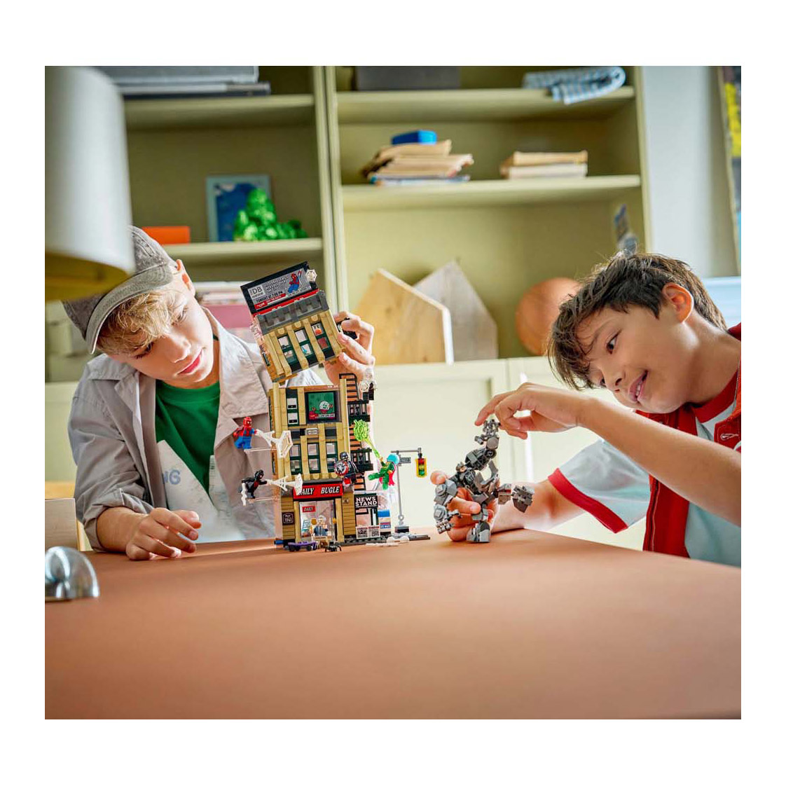 LEGO Super Heroes 76342 Marvel Spider-Man contre Mysterio : le Daily Bugle