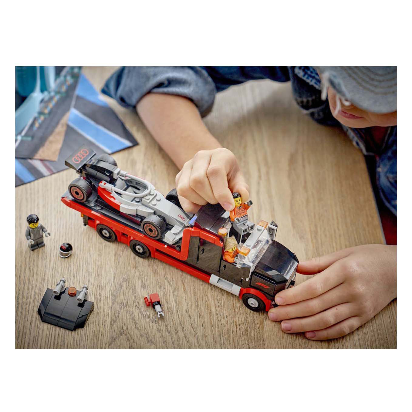 LEGO City 60493 Camion d'exposition F1 avec Audi F1 Racewage