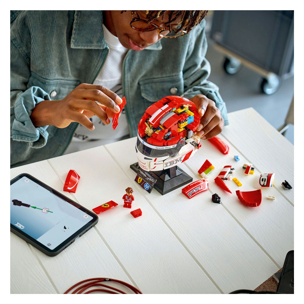 LEGO Special Edition 43014 Scuderia Ferrari HP helm van Charles Leclerc