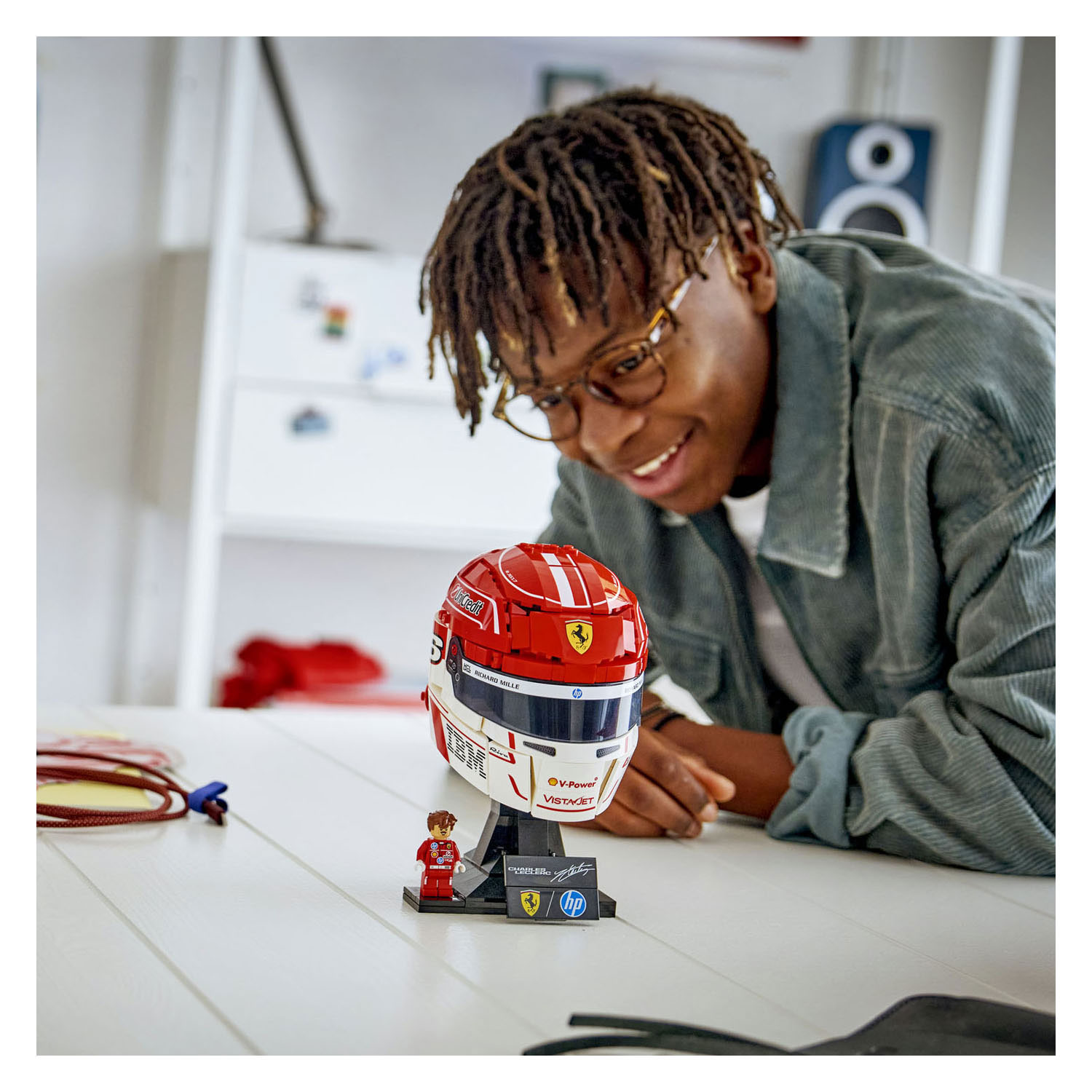 LEGO Special Edition 43014 Scuderia Ferrari HP helm van Charles Leclerc