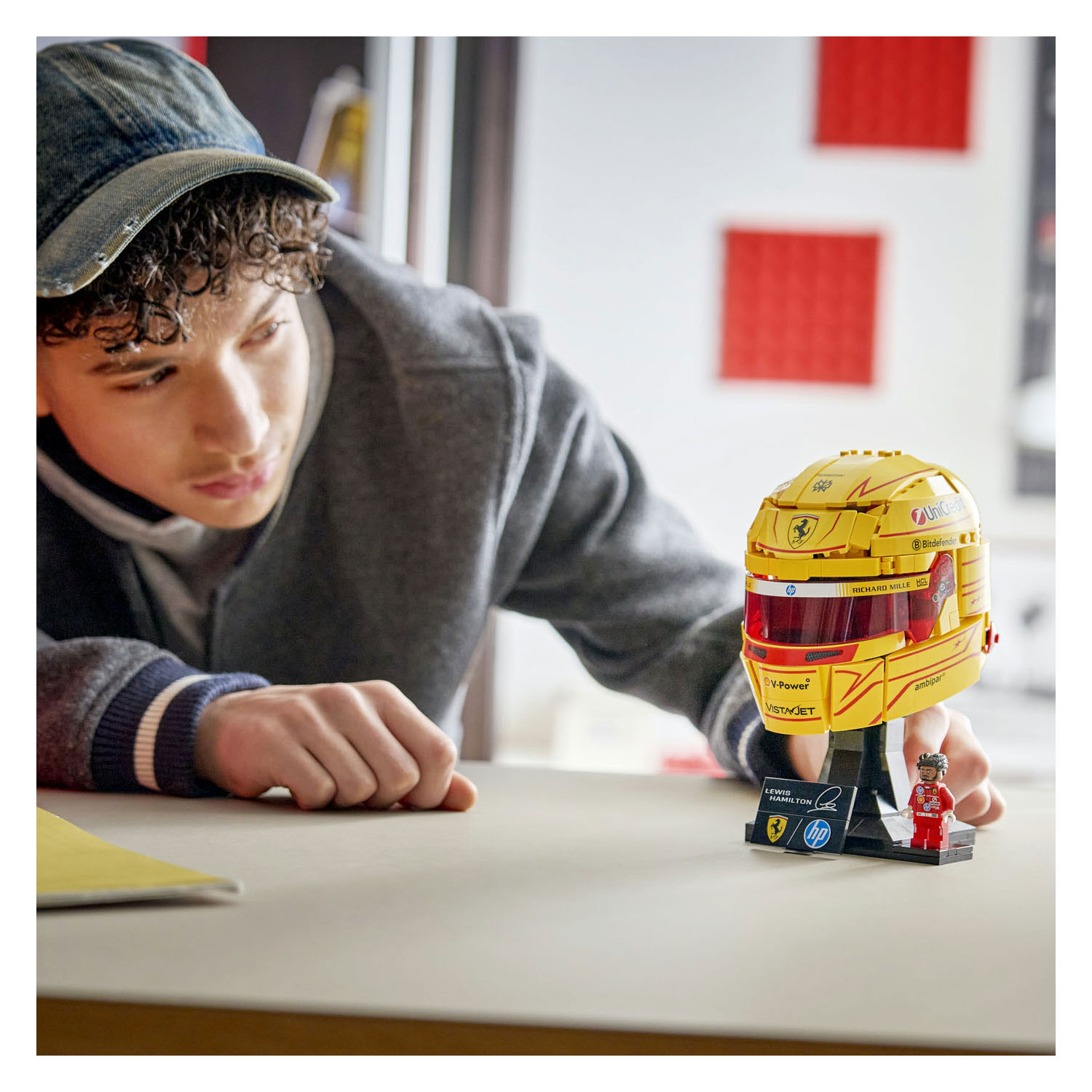 Lego Special Edition 43022 Scuderia Ferrari HP helm van Lewis Hamilton