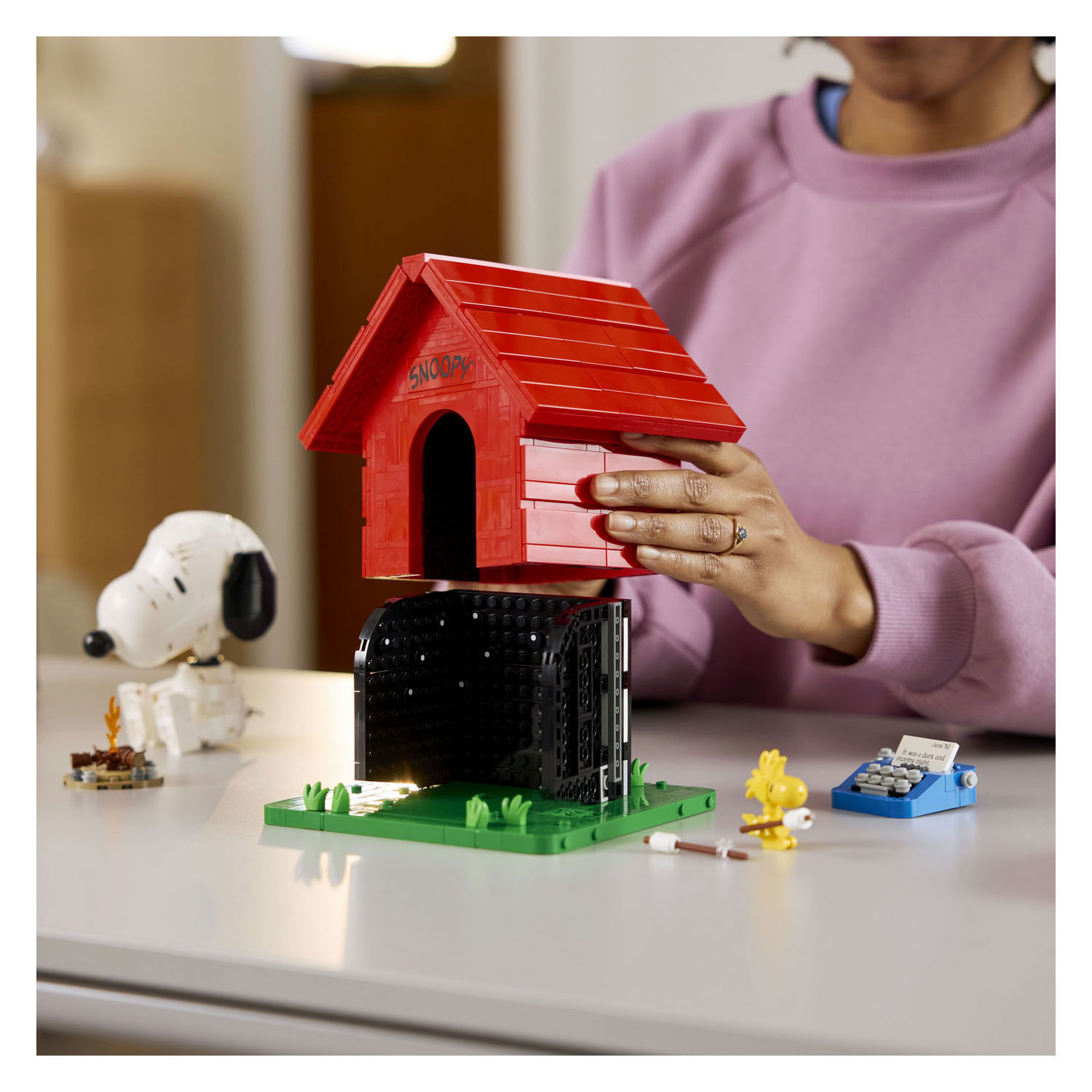 LEGO IDEAS 21368 Peanuts: Snoopy's hondenhok