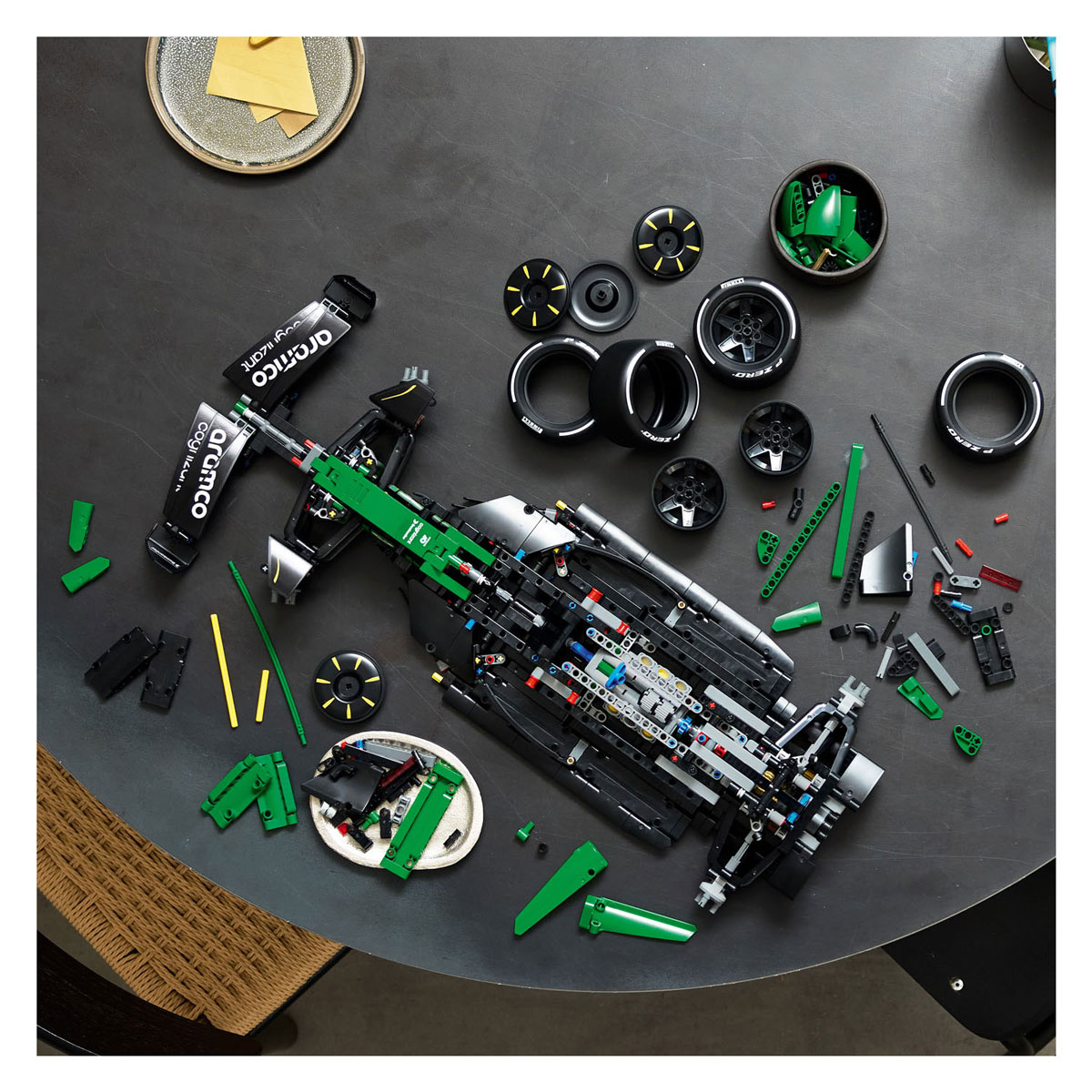 LEGO Technic 42240 Aston Martin Aramco AMR25 F1 Auto