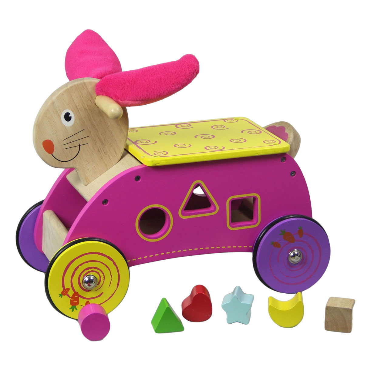 Forme en bois rose et lapin errant