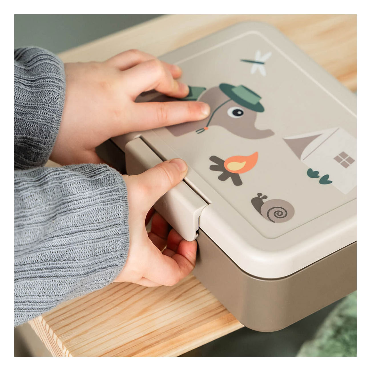Done by Deer Lunchbox met Verdeler Tiny Trails - Zand
