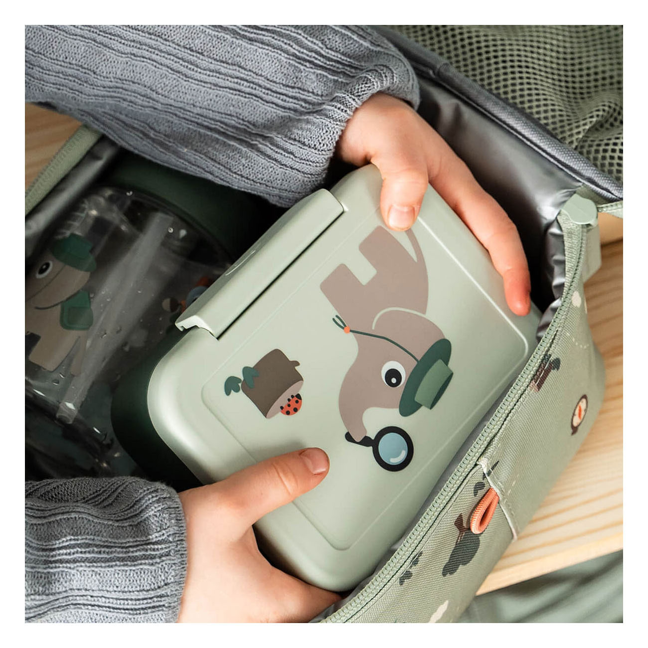 Done by Deer Lunchbox met Snackprikkers Tiny Trails - Groen