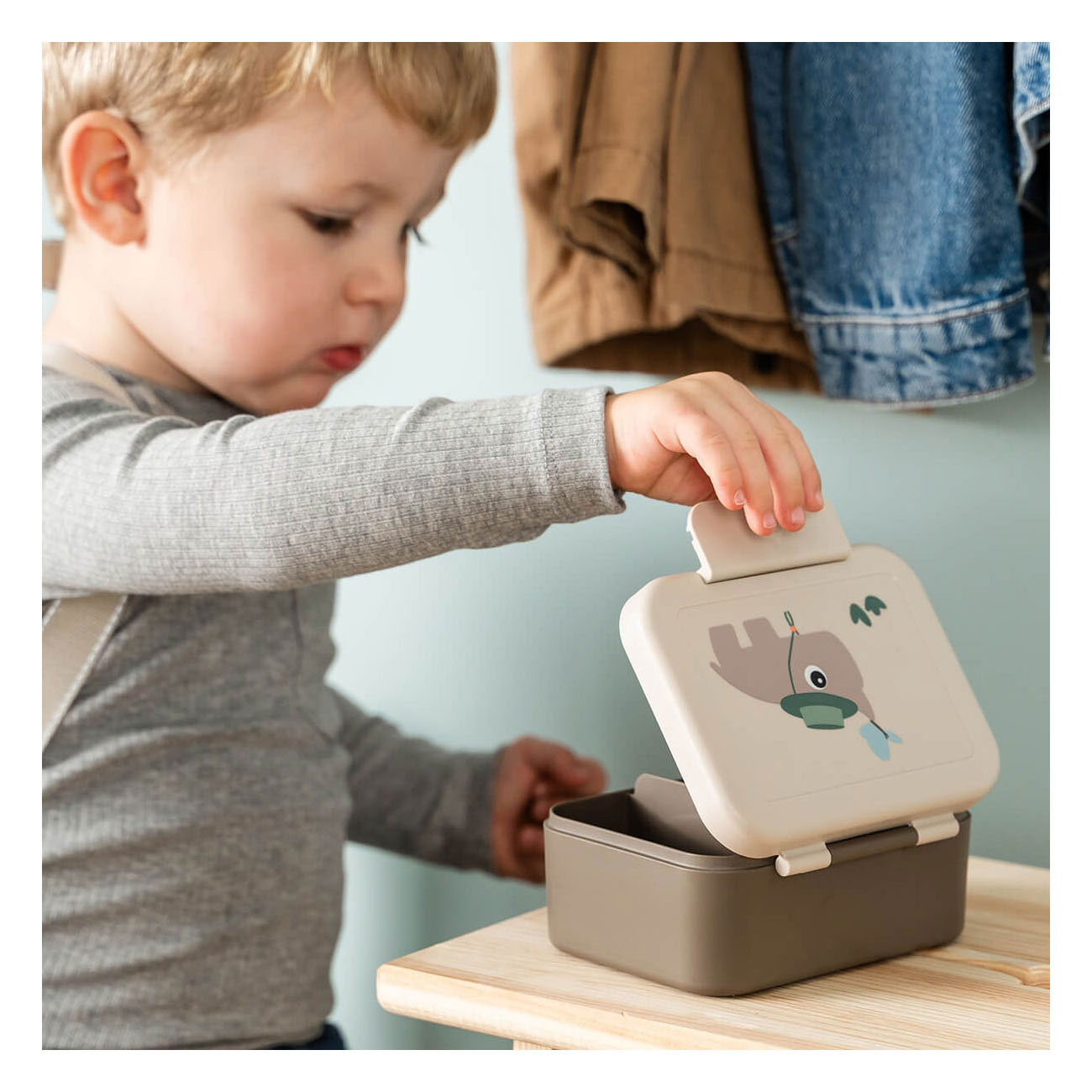 Done by Deer Lunchbox met Snackprikkers Tiny Trails - Zand
