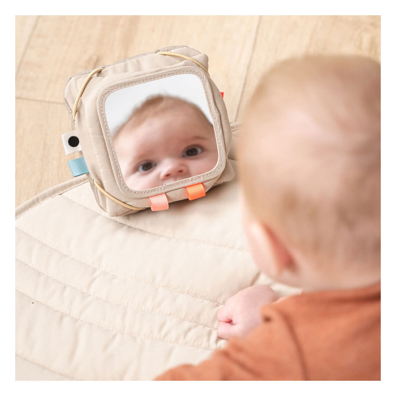 Done by Deer Baby Contrastkaarten Houder Deer Friends - Zand